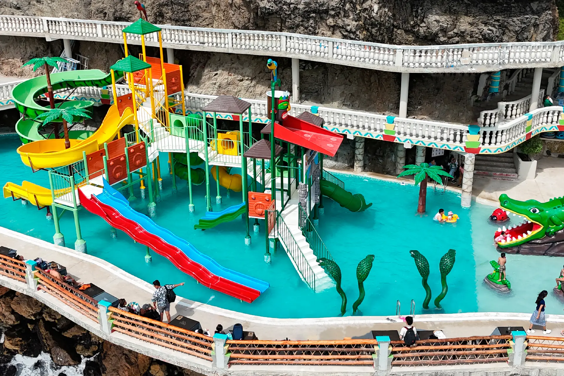 Piscina y Parque Acuático Chancay