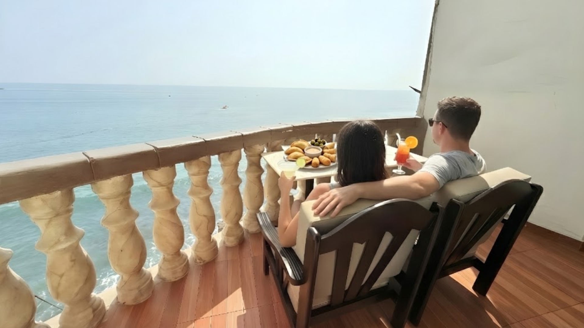 Hotel Camelot con vista al mar